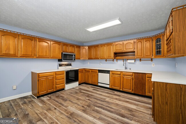 Building Photo - 241 Busbin Rd