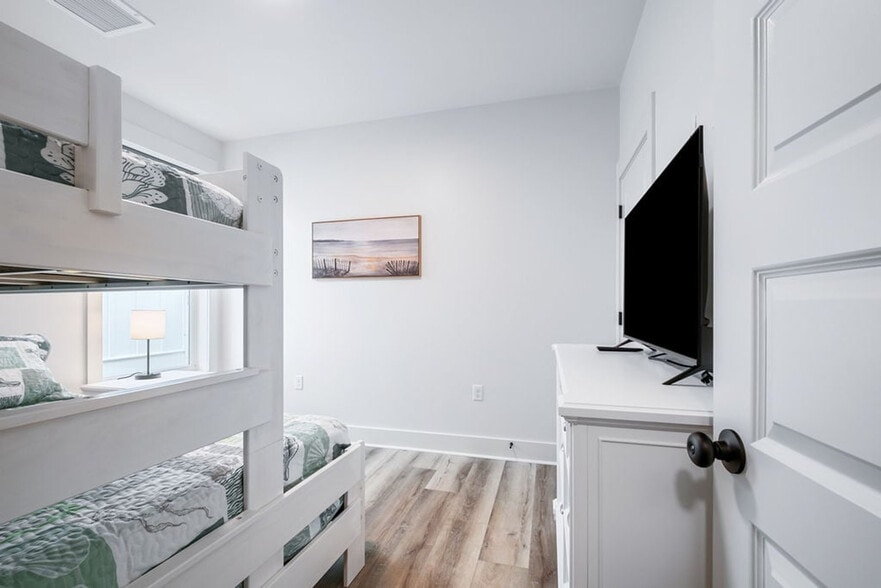 Building Photo - 238 Oleander Dr