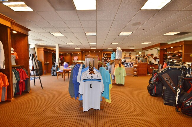 Building Photo - 535 Cambrian Way