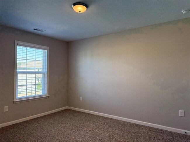 Building Photo - 414 Spring View Dr