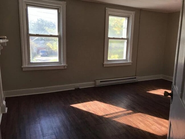 Building Photo - Dickinson Students & Staff - 3 bedroom!