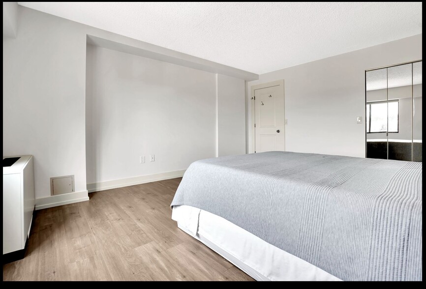 Building Photo - 10 N Wood Ave