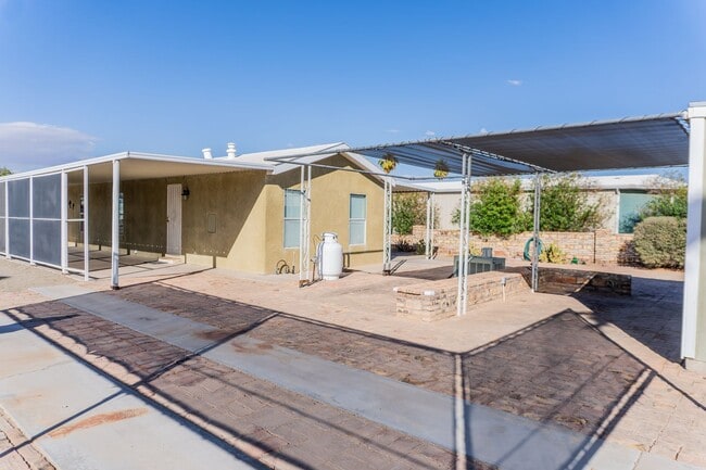 Building Photo - Cozy & Bright Manufactured Home in Fortuna Foothills – Furnished or Unfurnished!