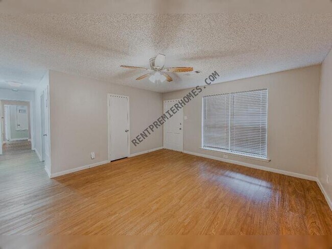 Building Photo - 200 Timberline Dr