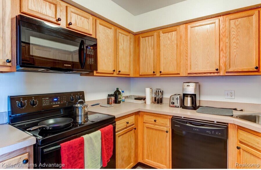 Building Photo - 1968 Axtell Dr