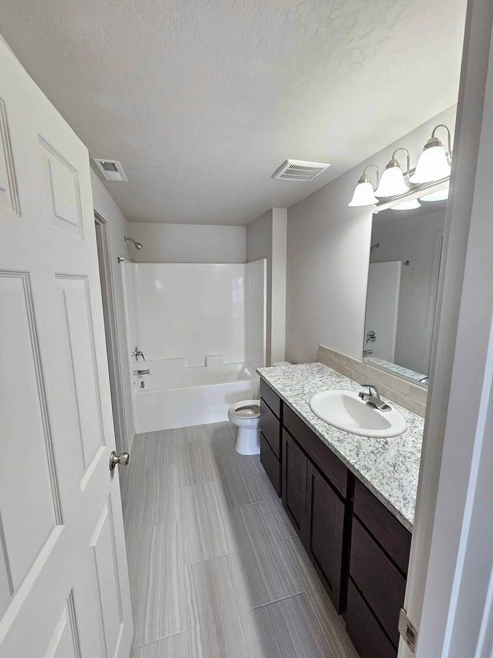 Building Photo - 722 E Cascade St