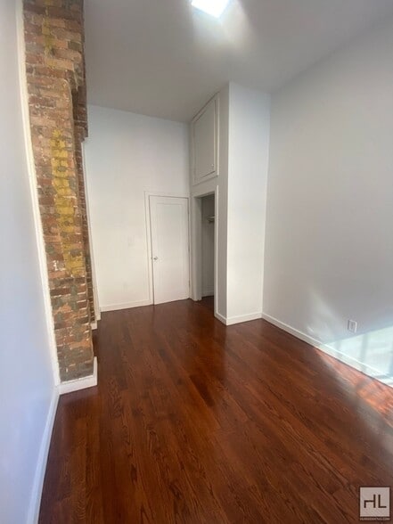 Building Photo - CENTRAL AVENUE / Spacious Bushwick 1 Bed 1-Bath