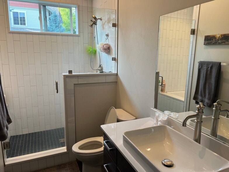 Master bathroom with deep tub and walk-in shower and closet - 3168 Fen Way