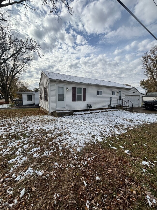 Building Photo - 620 Hemenway Pl