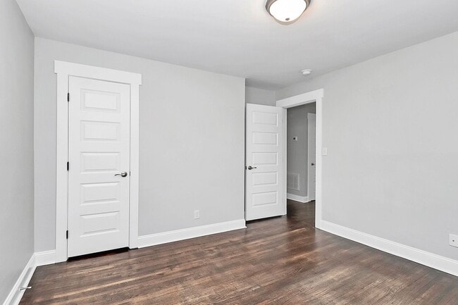 Building Photo - Rent Special on Beautifully Renovated Apar...