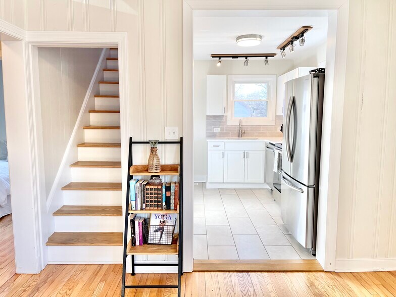 Building Photo - 1325 Willow Dr