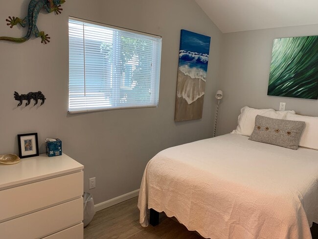 Building Photo - Charming Bungalow by the Beach in Leucadia!