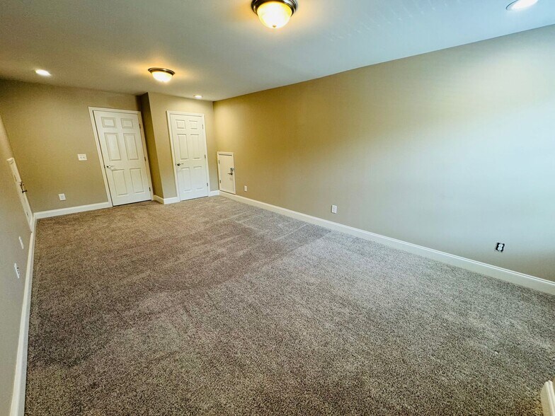 Building Photo - 1015 Callaway Dr