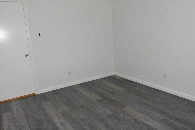 Building Photo - 10427 Huntington Wood Dr