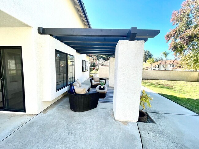 Building Photo - Prestigious Elkhorn Estates Home