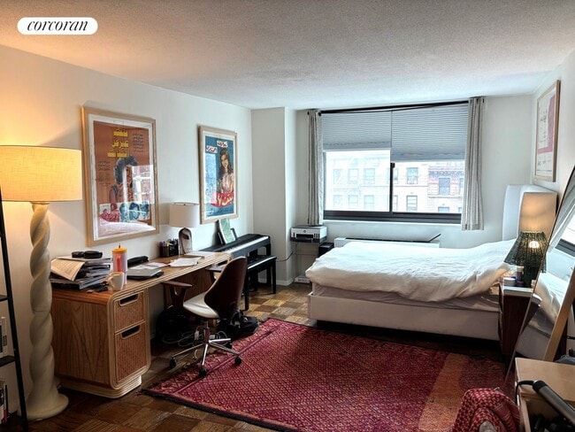 Building Photo - 275 W 96th St