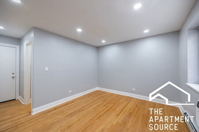 Building Photo - 6954 N Sheridan Rd