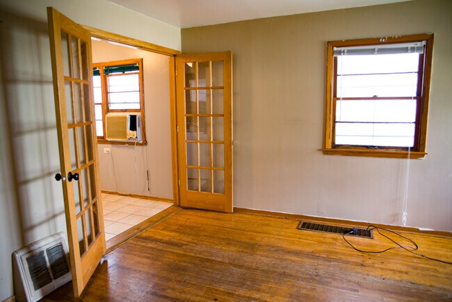 Building Photo - 1104 13th Ave SE