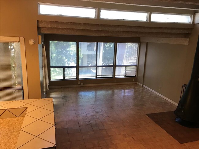 Building Photo - 5914 Lago Vista Way