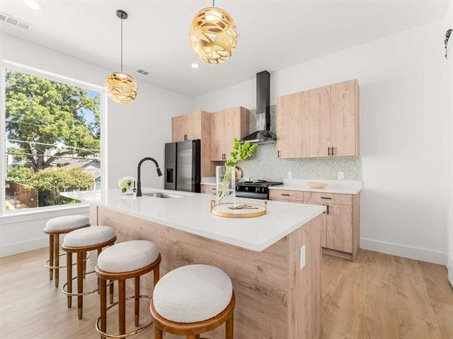 Building Photo - 2015 N Prairie Ave