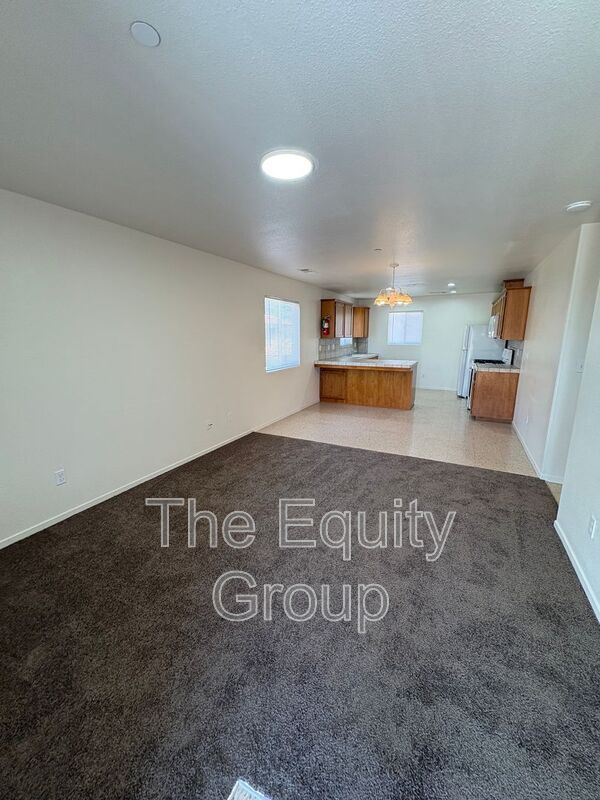 Building Photo - 2106 W Lark Ave