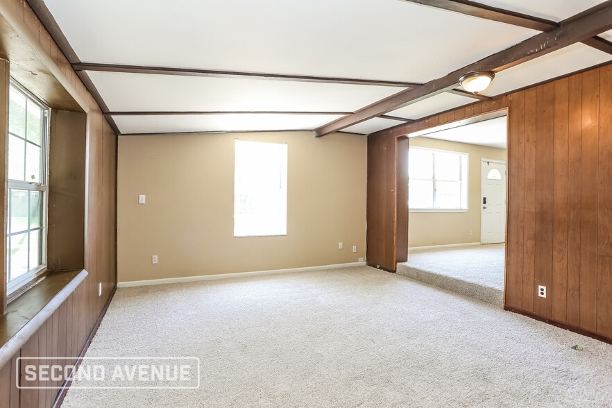 Building Photo - 6815 Bambi Ln