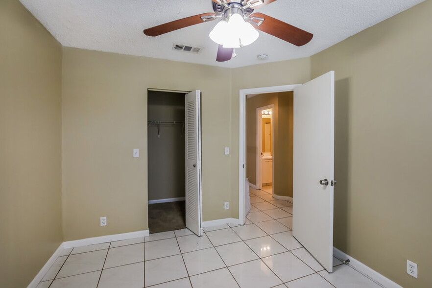Building Photo - 3275 W Buena Vista Dr