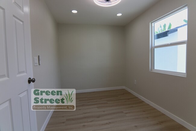 Building Photo - 3849 Menlo Ave