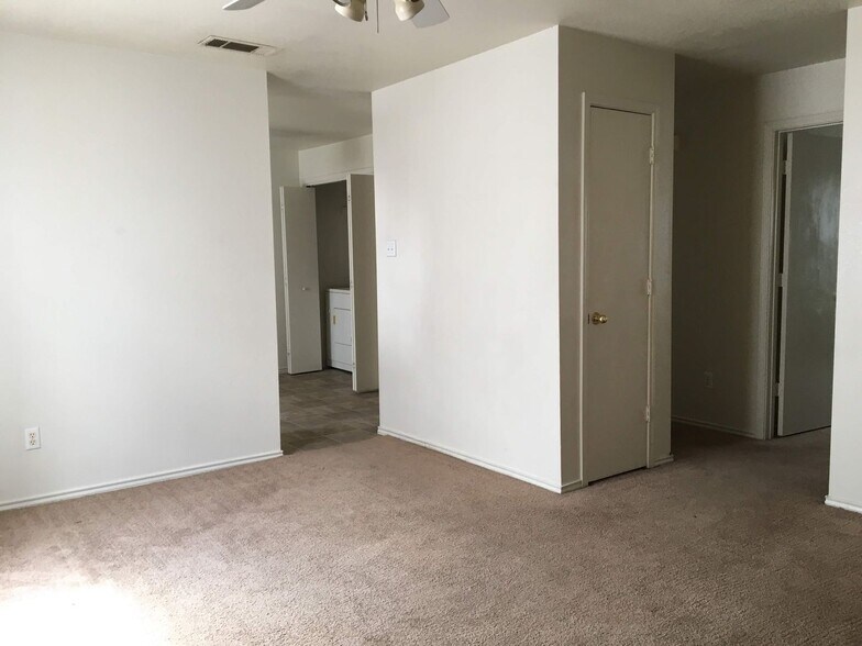 Building Photo - 1505 Benttree Dr