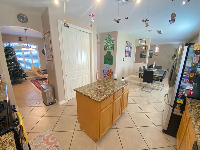 Building Photo - East El Paso Refrig A/C 4bed across from Park!