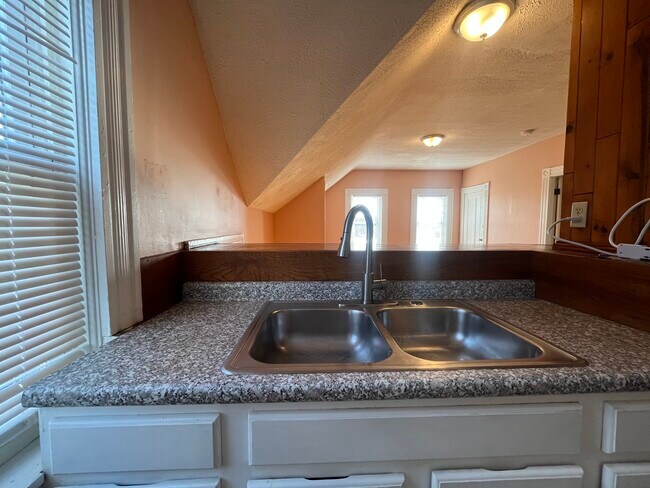 Building Photo - 54 Barton St