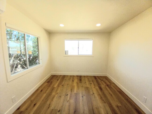Building Photo - Beautifully Renovated 3 bd, 2 ba in Old To...