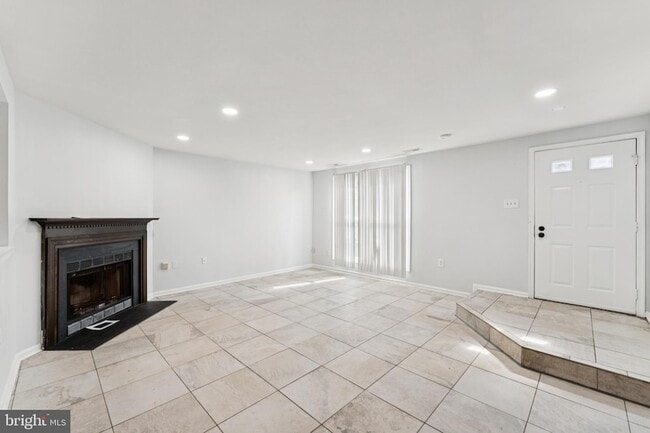 Building Photo - 7527 Belle Grae Dr