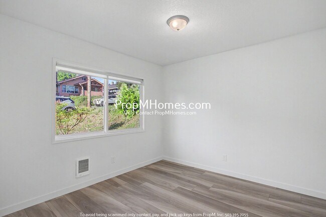 Building Photo - Updated Two Bedroom Unit in St Johns!