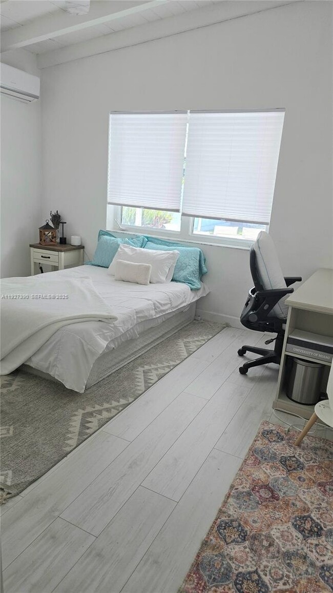 Building Photo - 6550 SW 26th St