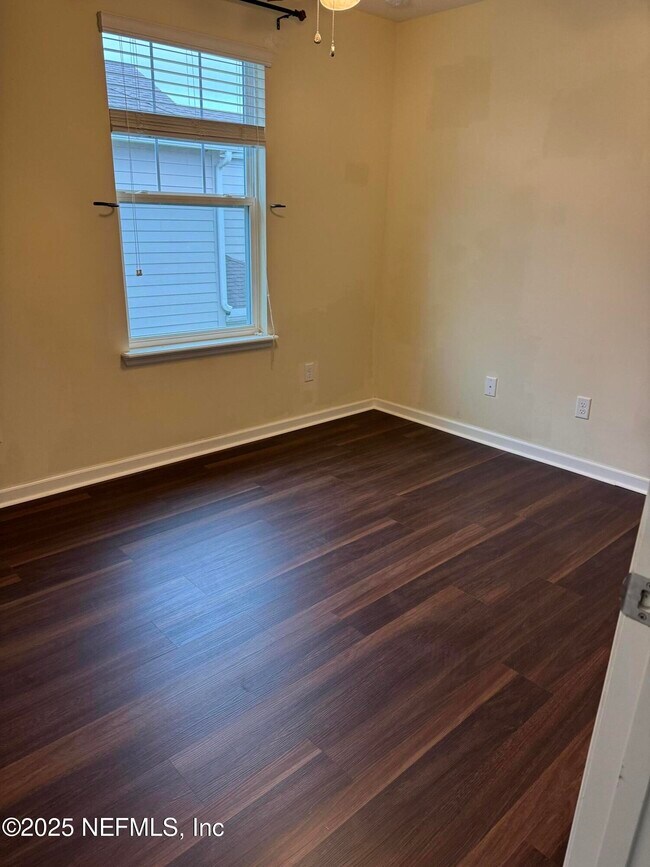 Building Photo - 398 Richmond Dr