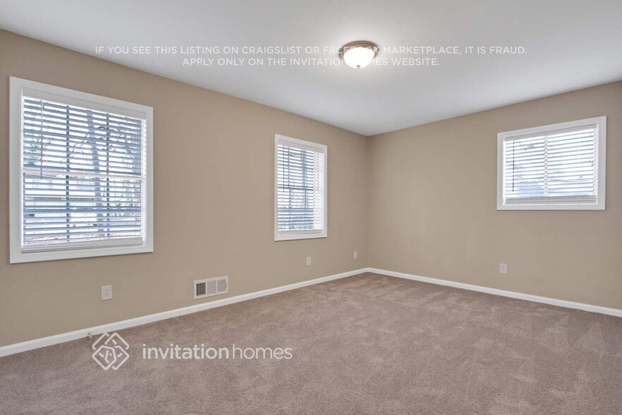 Building Photo - 5801 Oakleaf Dr