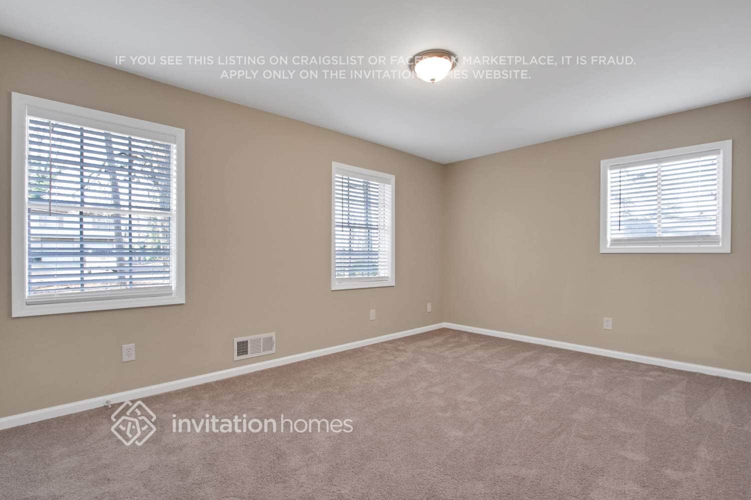 Building Photo - 5801 Oakleaf Dr
