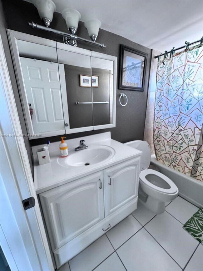 Building Photo - 2451 NE 49th St