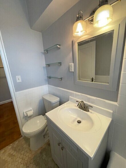 Updated Bathroom_2 - 1010 25th St NW