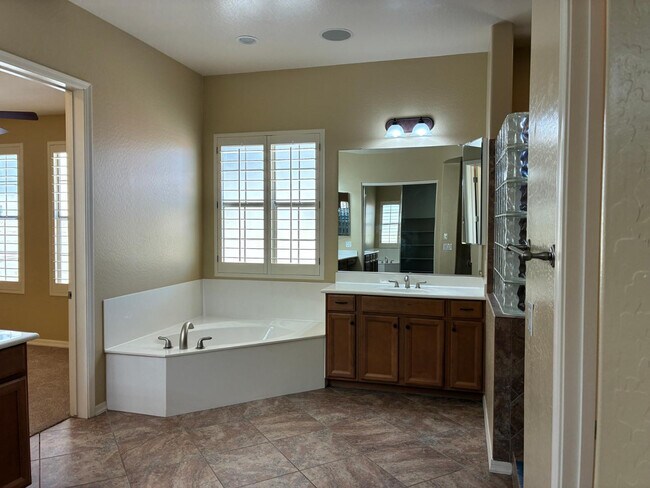 Building Photo - 20973 W Cora Vista