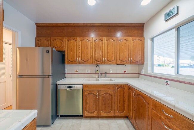 Building Photo - Charming Redondo Beach Home Rental!