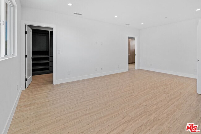 Building Photo - 15224 W Holyland Dr