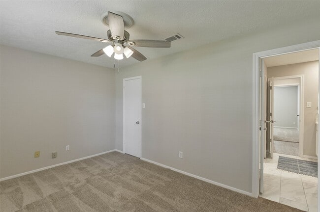 Building Photo - 7211 Fuchsia Ln