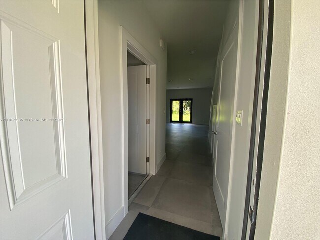 Building Photo - 5609-5611 Polk St