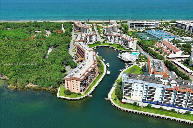 Building Photo - 2871 N Ocean Blvd