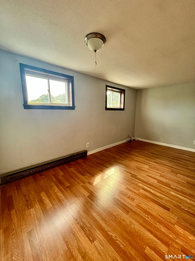 Building Photo - 889 Farmington Ave