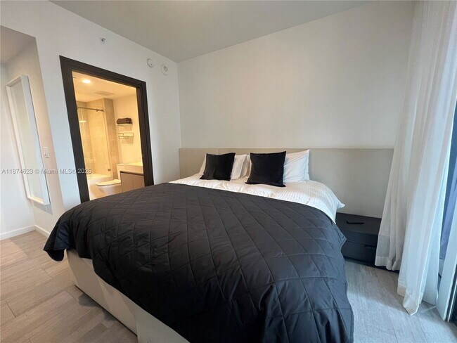 Building Photo - 1000 Brickell Ave