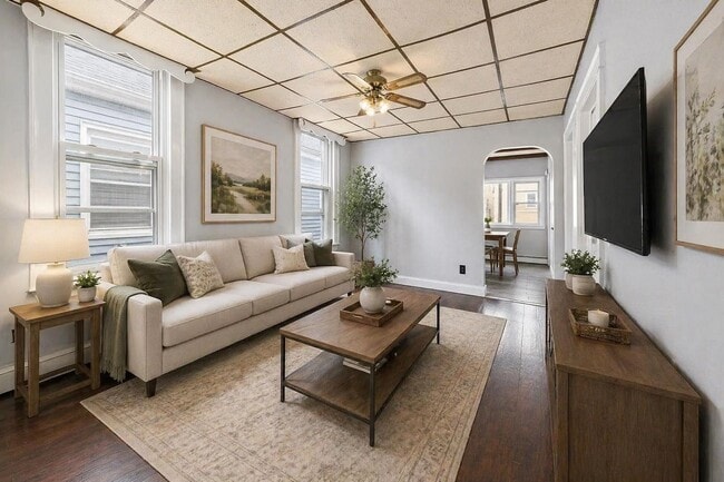 Building Photo - 28 E 49th St