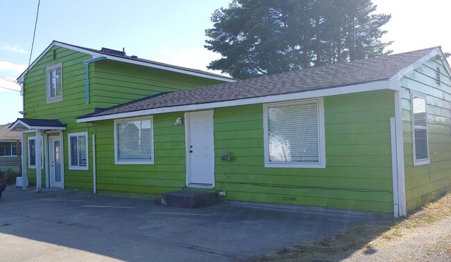 Building Photo - 10604 4th ave W